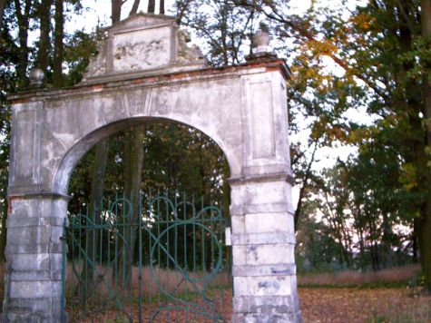 Brama w Wopławkach
